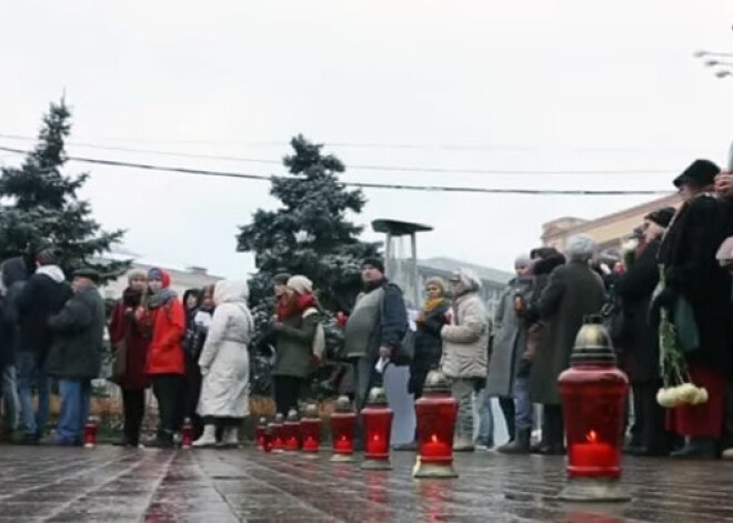 Maskavā skan latviešu uzvārdi; Krievijā piemin padomju režīma politisko represiju upurus. VIDEO