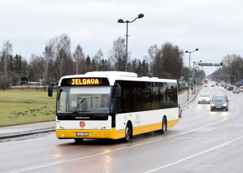 Aptaujas dati liecina, ka 58% Latvijas respondentu nekad nav domājuši par piesprādzēšanos autobusā, 25% autobusos nepiesprādzējas neērtības dēļ, 12% piesprādzēšanos autobusā neuzskata par nepieciešamu, bet 5% minējuši kādu citu iemeslu.