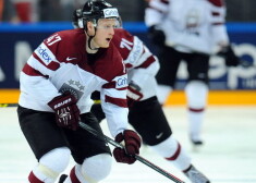 Latvijas hokeja izlase ar Cipuli un Jekimovu priekšgalā izcīna graujošu uzvaru pār Franciju