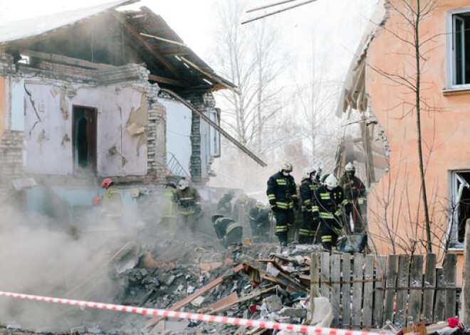 Traģēdija Krievijā: gāzes sprādziens sagrauj dzīvojamo ēku; vairāki bojāgājušie. FOTO