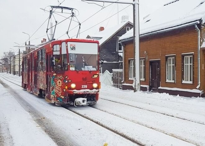 Svētdien puteņo visā Latvijā; līdz šim sniega sega visvairāk pieaugusi Liepājā