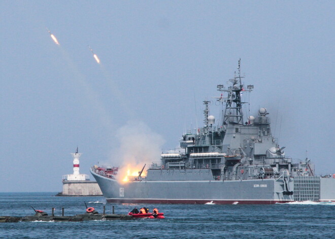 Krievija sāks uzlidojumus Alepo no aviācijas bāzes kuģa "Admiral Kuzņecov"