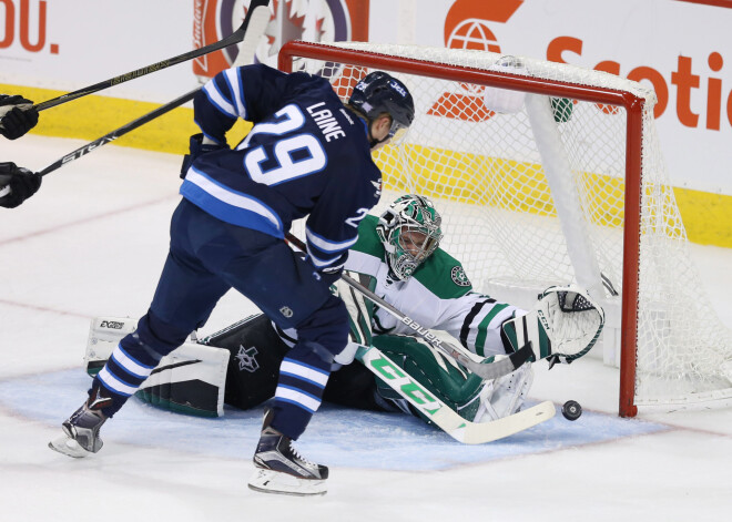 18 gadus vecais somu debitants iemet savu otro "hat-trick", kļūstot par NHL labāko vārtu guvēju. VIDEO