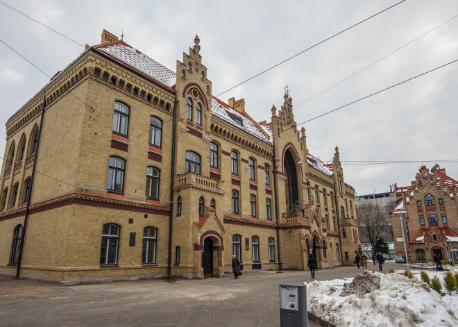 Atklāta atjaunotā vēsturiskā Rīgas 1. slimnīcas administratīvā ēka