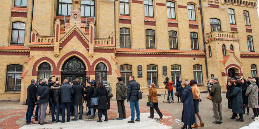 Atklāta atjaunotā vēsturiskā Rīgas 1. slimnīcas administratīvā ēka. FOTO