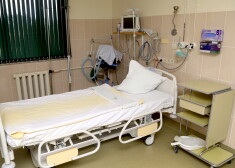 Viens no nedaudzajiem retās Fābrī slimības pacientiem Latvijā vērsies tiesā, pieprasot valstij segt lielās izmaksas par nepieciešamo terapiju.