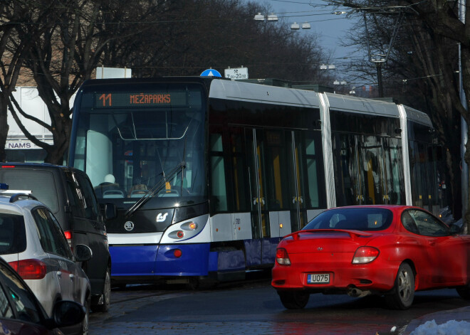 Saistībā ar Mirušo piemiņas dienu Rīgas sabiedriskajā transportā būs papildu reisi