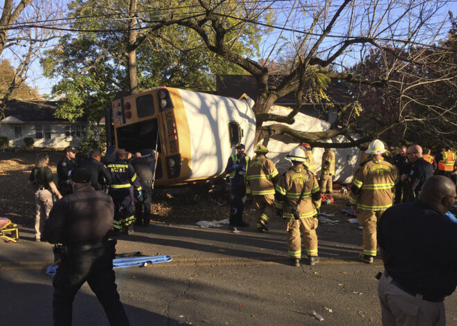 Skolas autobusa avārijā ASV gājuši bojā vismaz seši bērni