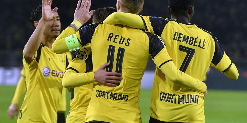 Dortmundes "Borussia" atzīmē vienu no saviem daudzajiem vārtu guvumiem.