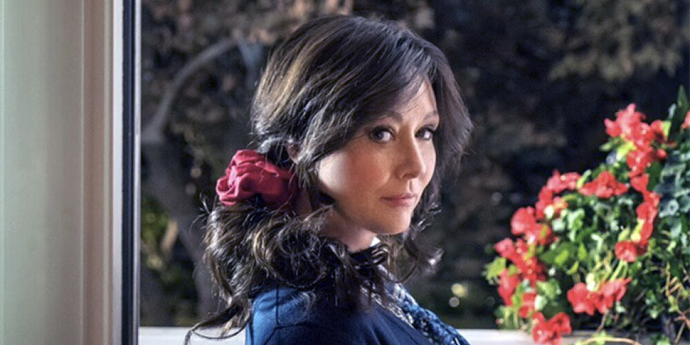 Šenona Dohertija publiskojusi attēlu no topošā seriāla, kurā viņa būs redzama tāda, kā pirms slimības.