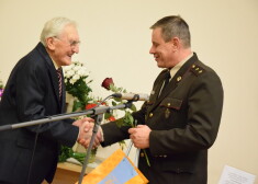 Tikai trīs gadus jaunāks par Latviju. 95 gadu jubileju svin mūsu vecākais nacionālais partizāns Arvīds Blūzmanis. FOTO