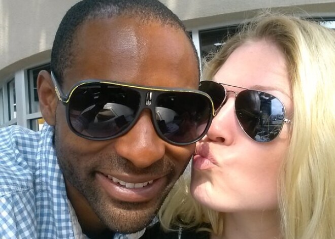 Dziedātāja Ella ar savu bijušo vīru Ronaldu Čaku Heijesu, ar kuru ASV apprecējās 2012. gadā, bet 2014. gadā šķīrās.