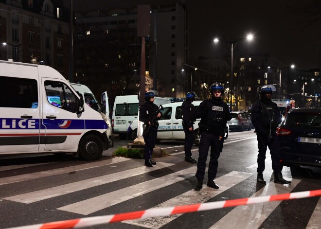 Ķīlnieku krīze Parīzē. Laupītājs sagūsta septiņus cilvēkus un aizbēg no policijas