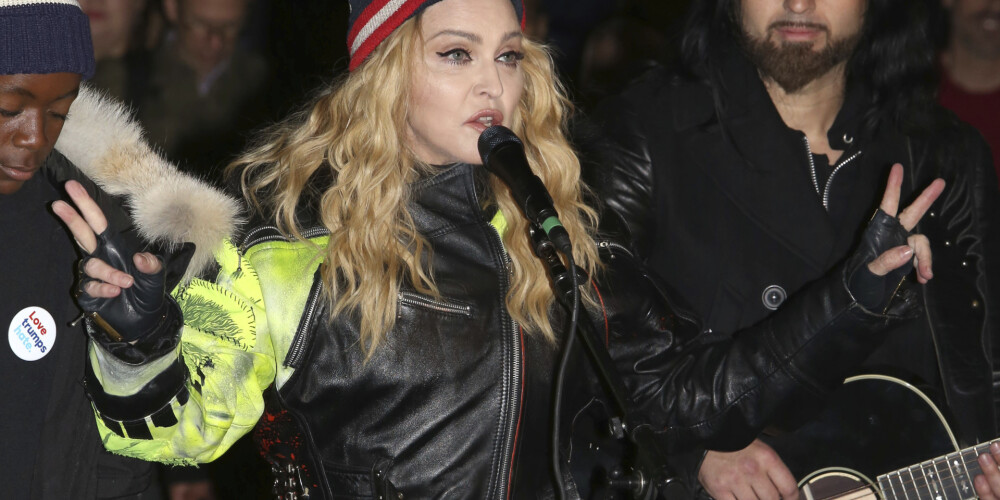 Madonna zina, ko jāvaino Trampa triumfā: sievietes!