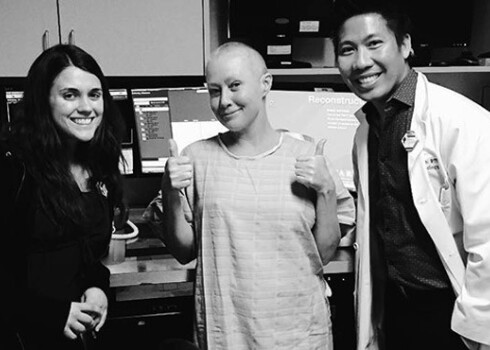 Больная раком Шеннен Доэрти опубликовала фото с врачами