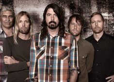"Foo Fighters" satricinās Lucavsalu ar brīvdabas rokkoncertu. FOTO. VIDEO