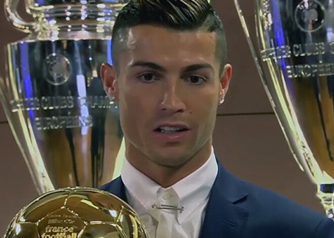 Ronaldu kļuvis par četrkārtēju "Ballon d`Or" balvas ieguvēju. VIDEO