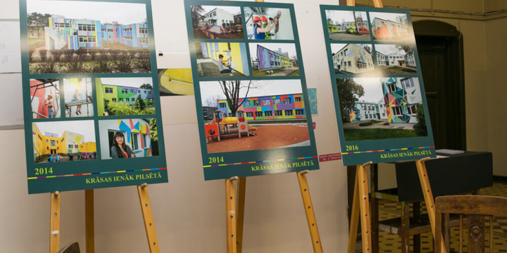 Kopš 2014.gada uz Rīgas pašvaldības izglītības iestāžu ēkām ir radīti 32 monumentālās glezniecības paraugi.