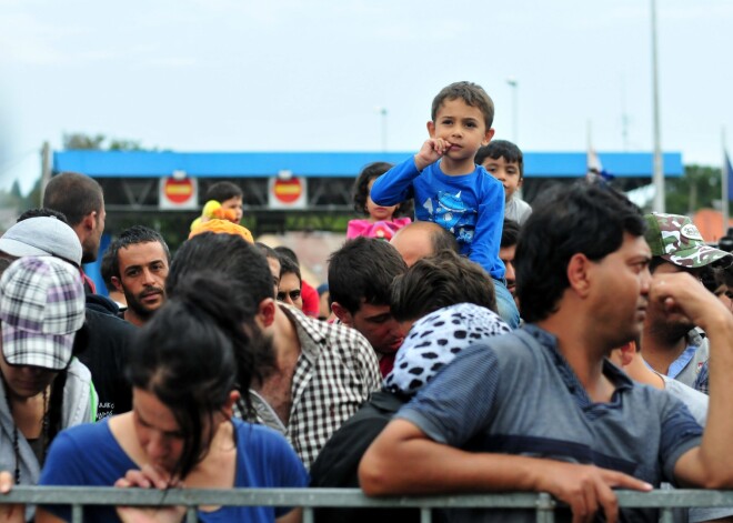 Imigrantiem Eiropā varētu tikt piegriezts sociālo pabalstu skābeklis