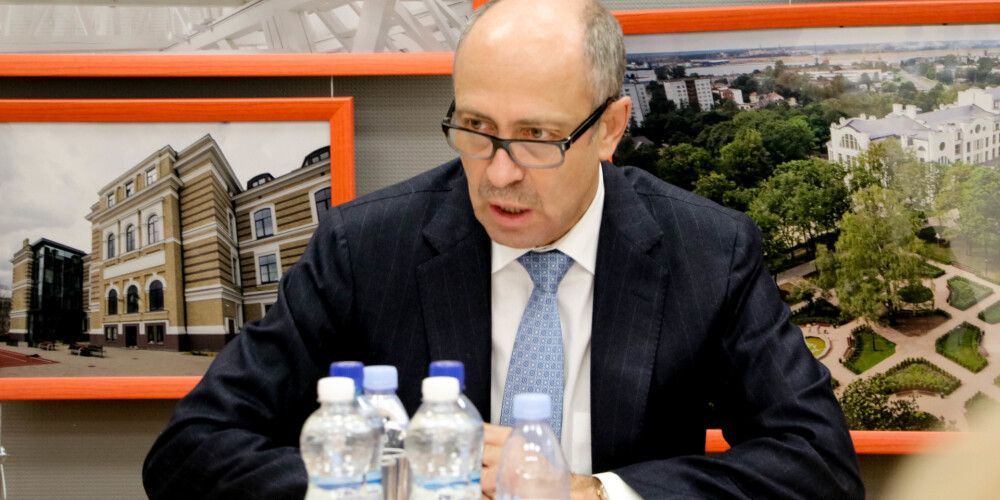 Vērtēšanas komisiju vadīs Īpašuma departamenta direktors Oļegs Burovs.