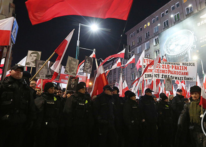 Polijā piemin 35.gadskārtu kopš komunistu represijām un protestē pret valdību. FOTO. VIDEO