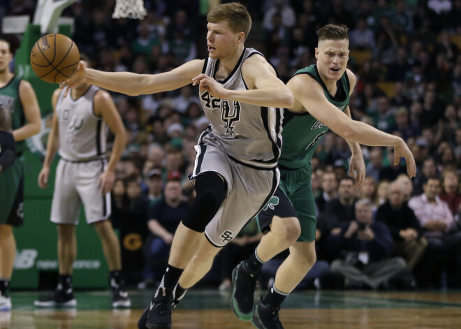 Bertānam precīzs tālmetiens un 4 rezultatīvas piespēles "Spurs" uzvarā par "Celtics"