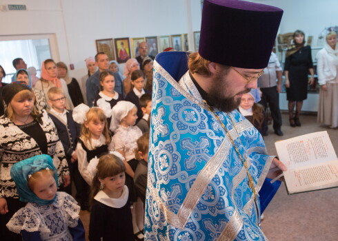 Pēc ilgajiem ateisma gadiem Krievijas Pareizticīgā baznīca savas pozīcijas atgūst ar uzviju.