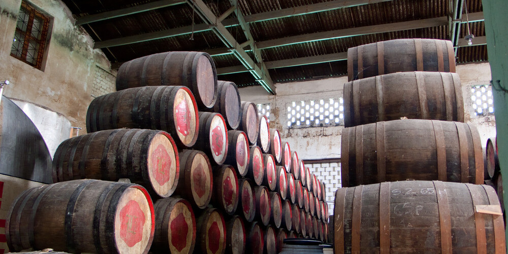 Nav daudz naudas, bet ir daudz ruma: Kuba grib seno parādu Čehijai dzēst ar rumu