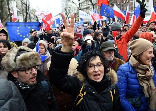 Polijā turpinās protesti pret valdību