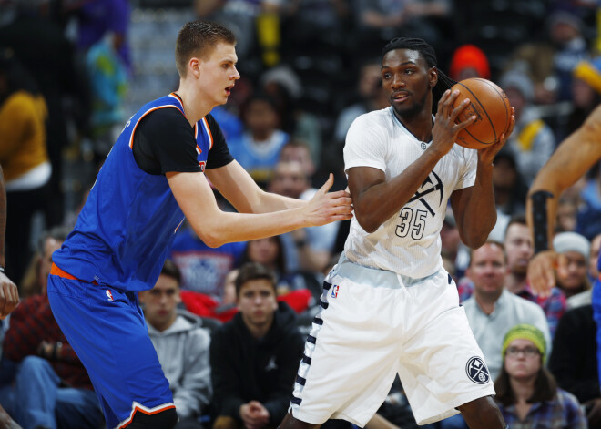 Porziņģim 22 gūti punkti "Knicks" neveiksmīgā NBA spēlē Denverā. VIDEO