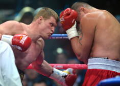 Krievu smagsvaru boksa zvaigzni pirms cīņas par pasaules čempiona jostu pieķer dopinga lietošanā