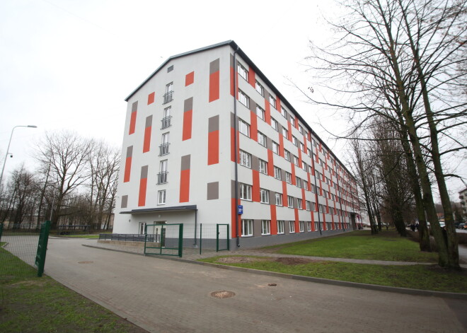 Atklāj renovēto sociālo dzīvojamo māju Aglonas ielā 35/1. FOTO