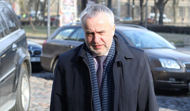 Pirms 21 gada Saeima, ievēlot Andra Šķēles valdību, deva zaļo gaismu Šķēles aktivitātēm kļūt par vienu no ietekmīgākajiem ļaudīm Latvijā.