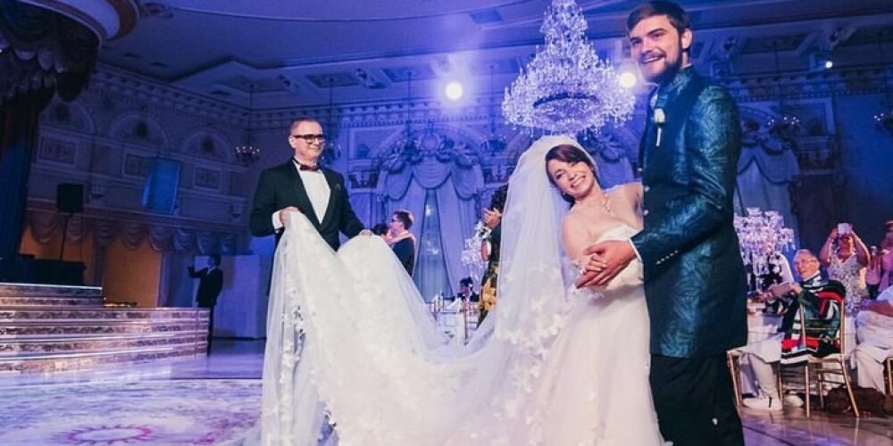 Сябитова выдала дочь замуж по контракту?