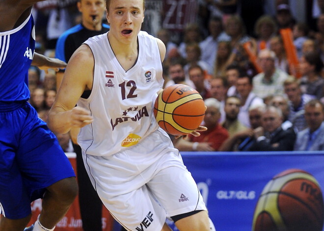 Latvijas U-18 basketbola izlases līderis Strautiņš aizvadījis individuāli spožu Eiropas čempionātu