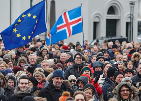 Ja jaunās sarunas par valdības veidošanu izrādīsies veiksmīgas, Islande varētu sarīkot referendumu par pievienošanos Eiropas Savienībai.