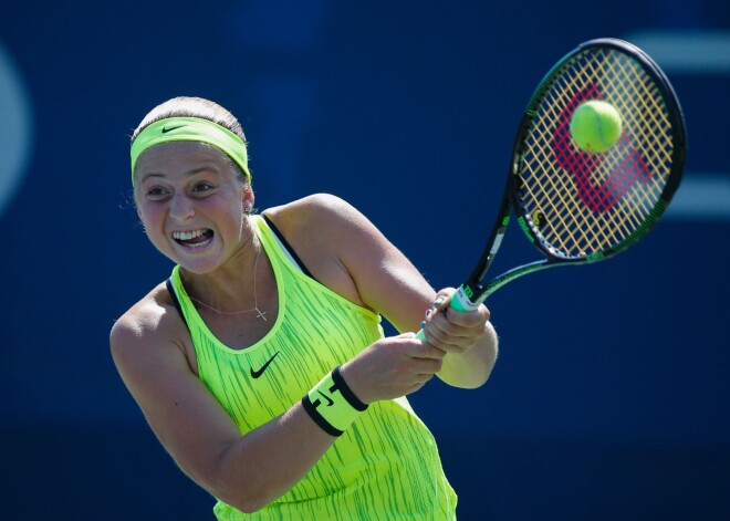 Ostapenko sezonu sāk ar pārliecinošu uzvaru Oklendā