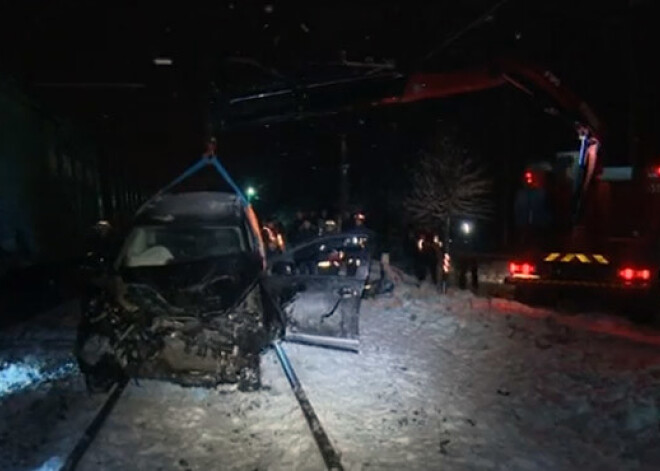 Interesants pavērsiens Dārziņos notikušās divu vilcienu un auto sadursmes lietā. VIDEO