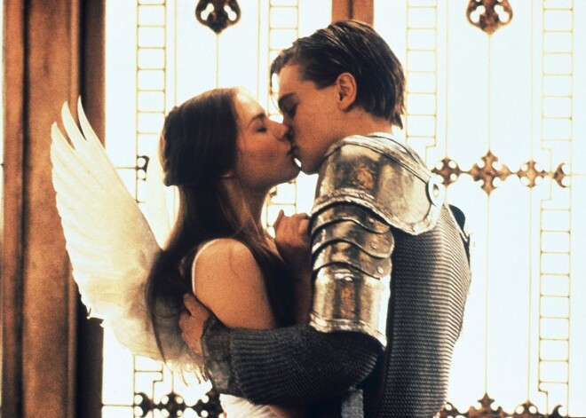 Klēra Deinsa un Leonardo di Kaprio filmā „Romeo and Juliet” (1996).