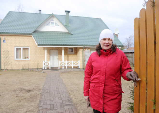 Skolotāju Hiršsoni īpašuma nodoklis iedzen vēl lielākā izmisumā. Ar viņas algu to nevar nomaksāt