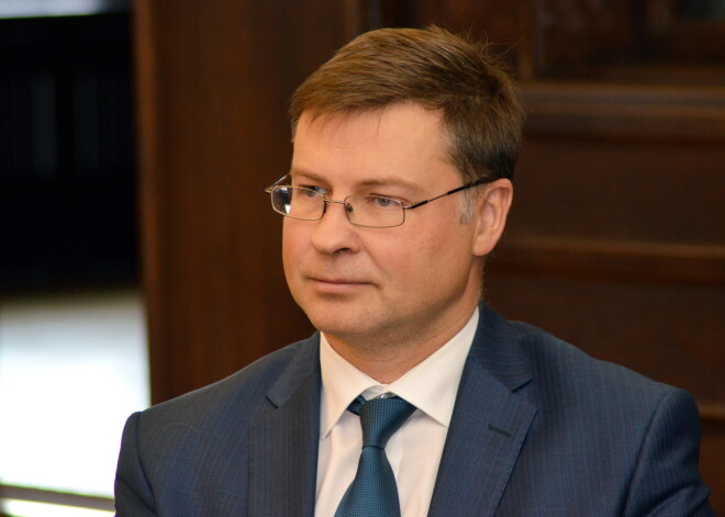 Dombrovskis piedalīsies Davosā notiekošajā pasaules ekonomiskās un politiskās elites forumā