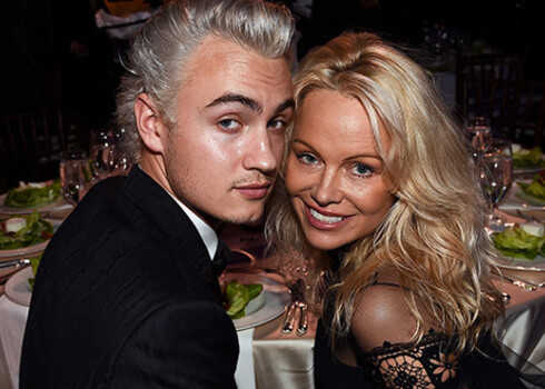 Памела Андерсон с сыном на торжественном вечере фонда Шона Пенна