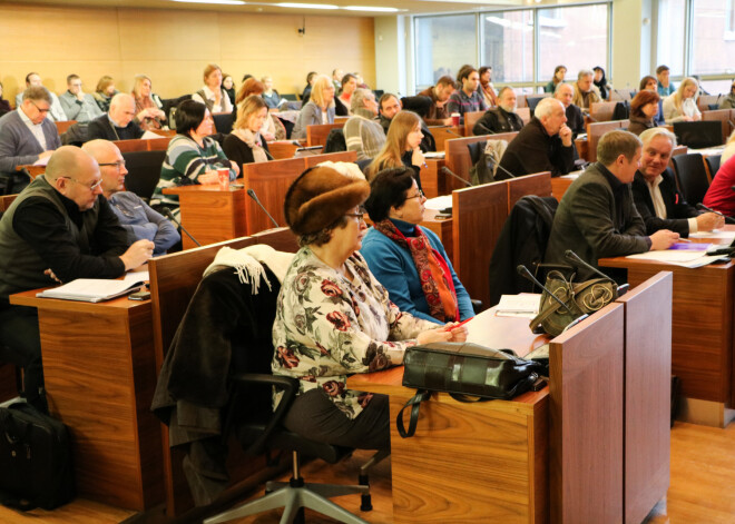 Namīpašnieki piedalās seminārā par Rīgas pašvaldības līdzfinansējumu kultūras pieminekļu atjaunošanai. FOTO