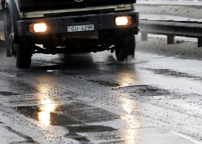 Parādās loģiski skaidrojumi, kāpēc Latvijā ir sliktākie autoceļi Baltijas valstīs