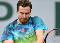 Gulbis traumas dēļ pērn septembrī nepiedalījās ASV atklātajā čempionātā, turklāt atsauca dalību arī citos turnīros.