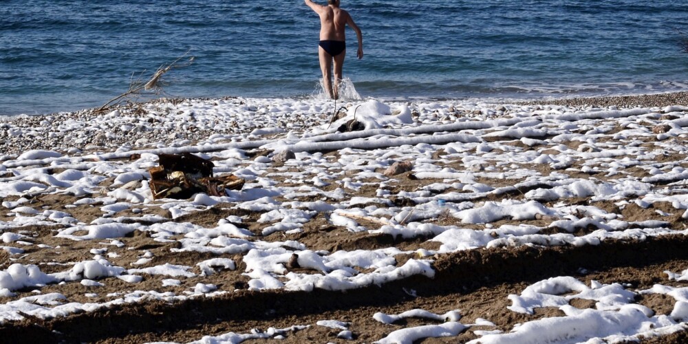 Allaž saulaino Grieķiju klāj sniega kupenas. No Latvijas ziemas labāk uz turieni nebēgt. FOTO
