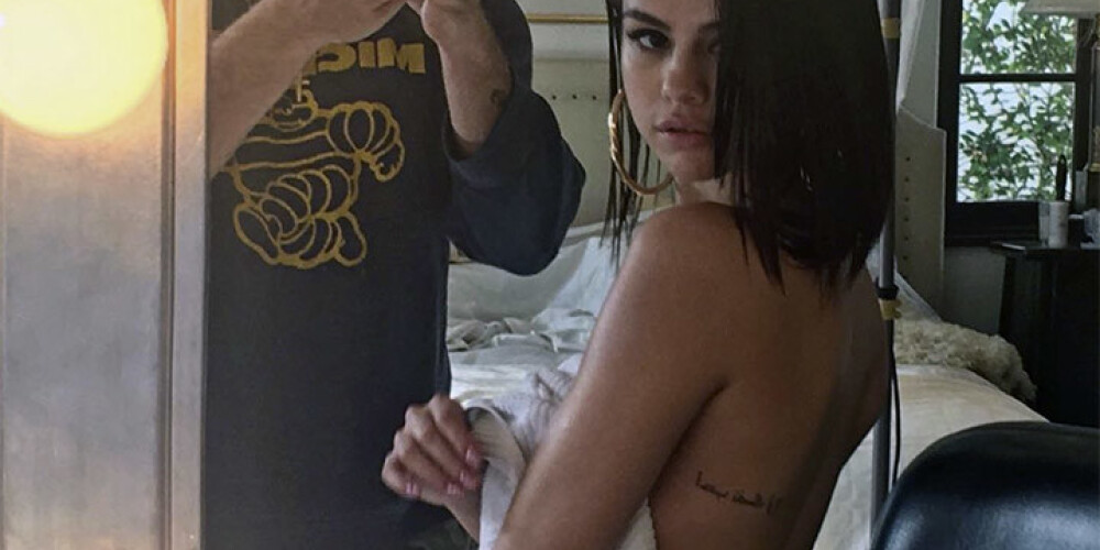 Фотограф Мерт Алас поделился пикантным фото любимицы подростков Селены Гомес