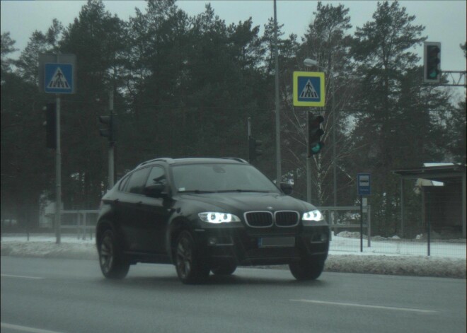 BMW vadītājs Garkalnē traucas ar teju 150 kilometriem stundā