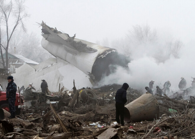 Kirgizstānā nogāzusies "Turkish Airlines" lidmašīna. FOTO. VIDEO