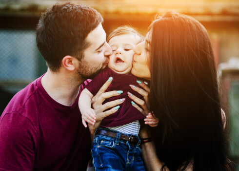 Samīļojot mēs bērnam nododam ziņu, ka viņš mums ir visvarīgākais šajā pasaulē.